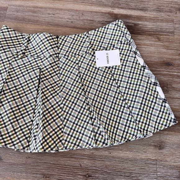 Forever 21. Size Large - Picture 9 of 14